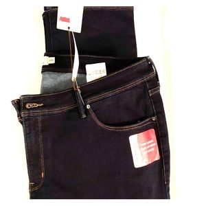 NWT Levi’s 512 Perfectly Shaping Jeans 24W
